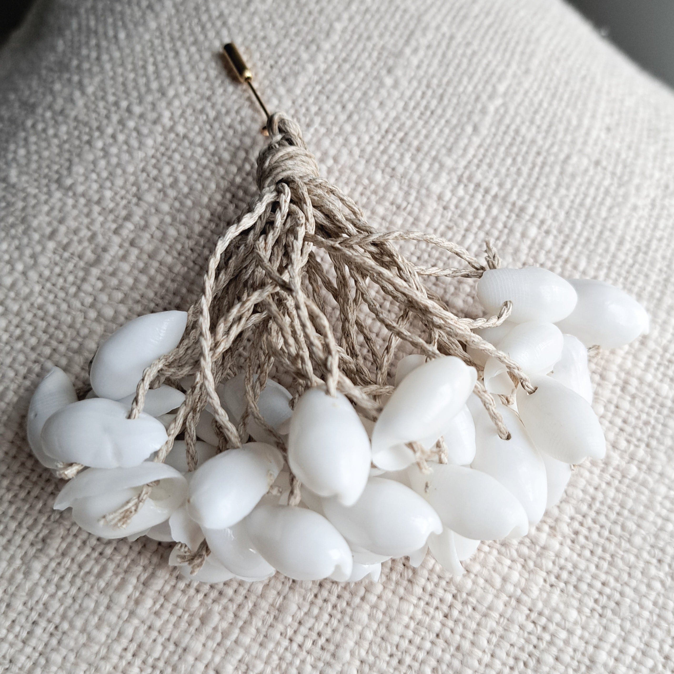 Simply Hygge Living Cushion Amani Shell | Tassel Set