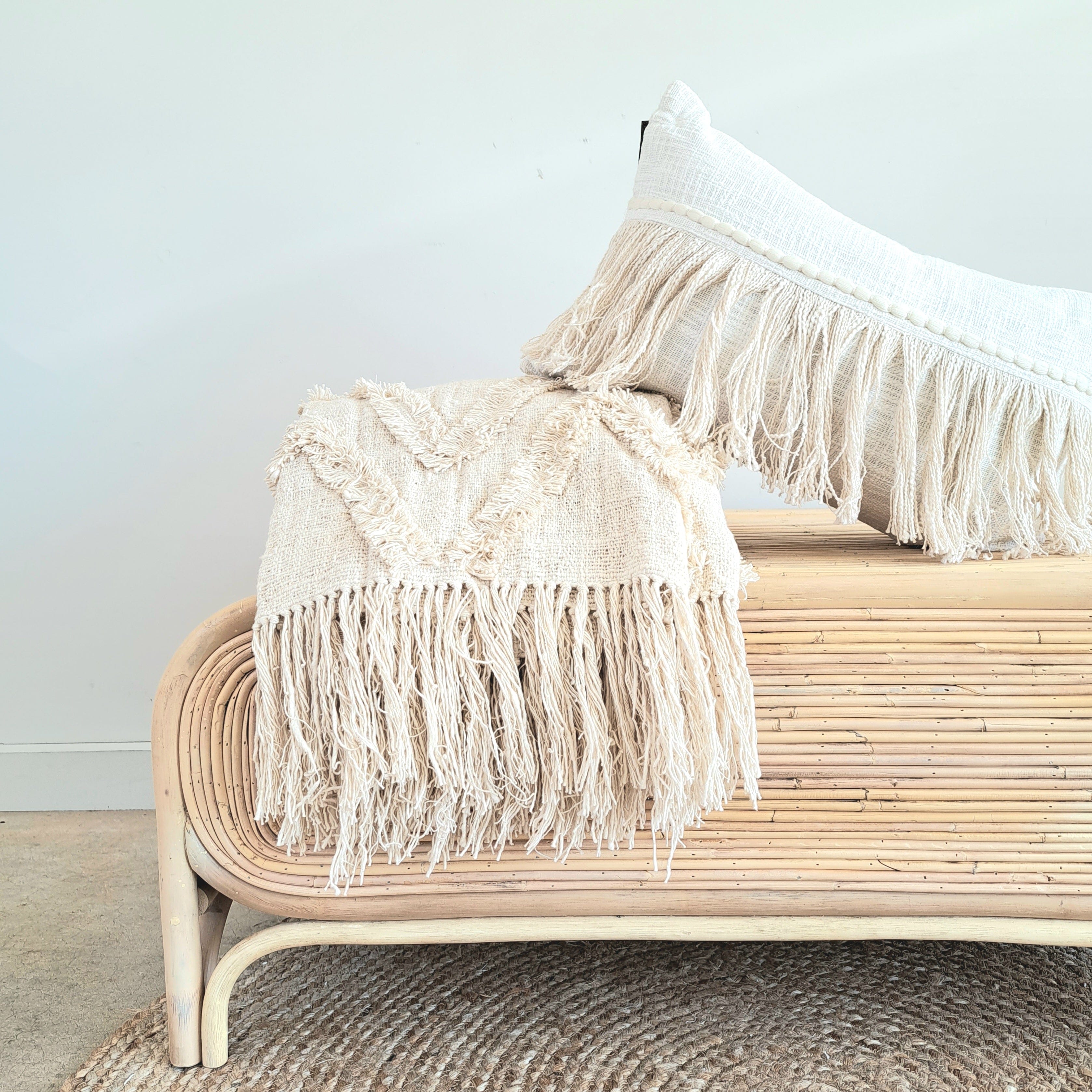 Simply Hygge Living Throw Arini Tufted Tassel Throw