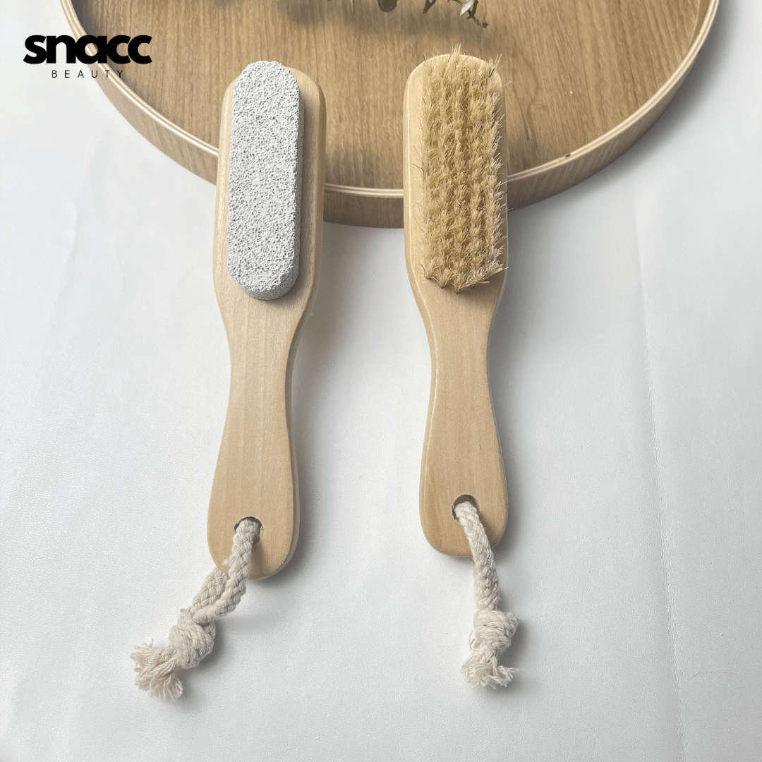 SNACC BEAUTY Dual-Sided Bamboo Foot & Nail Brush with Pumice Stone – Exfoliating Dead Skin Remover